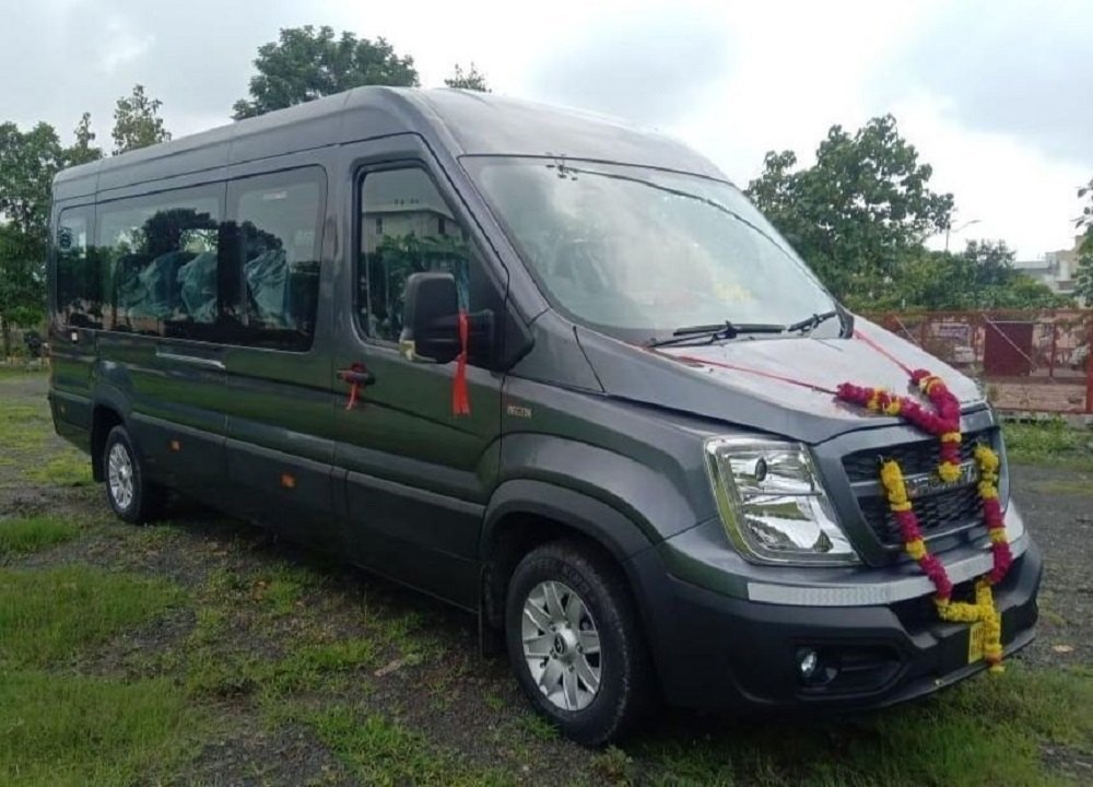 17-seater-black-luxury-tempo-traveler-service